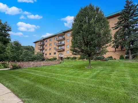 Tiny photo for 40 S Main Street #2C, Glen Ellyn, IL 60137 (MLS # 12732682)