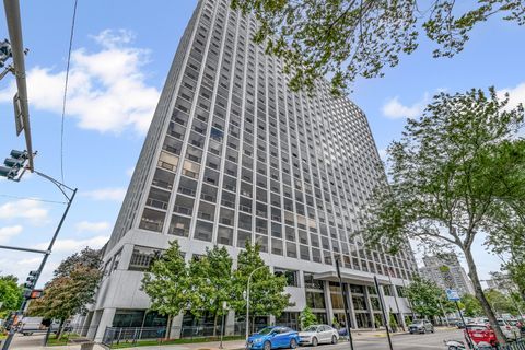 Photo of 4343 N CLARENDON Avenue #2313, Chicago, IL 60613 (MLS # 12634938)