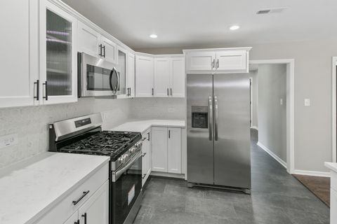 Tiny photo for 947 E 169th Street, South Holland, IL 60473 (MLS # 12671821)