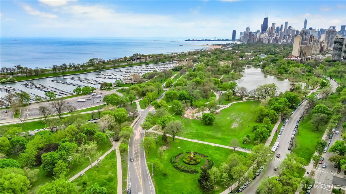 2800 N Pine Grove Avenue 4G