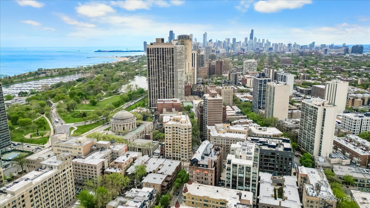 2800 N Pine Grove Avenue 4G