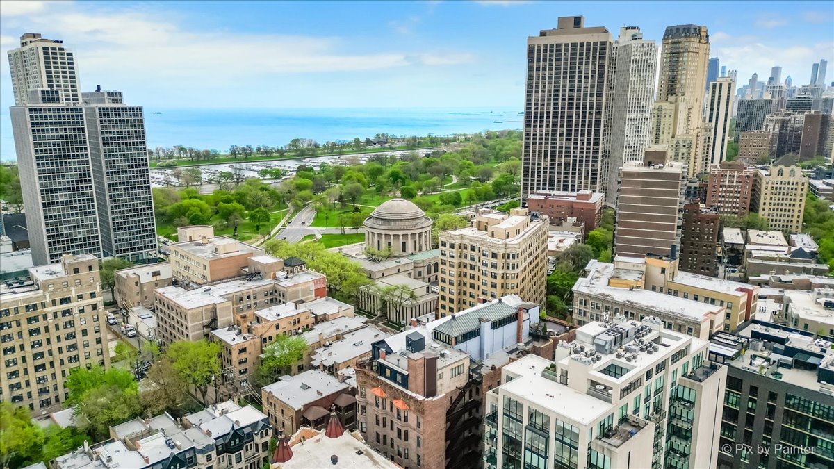 2800 N Pine Grove Avenue 4G
