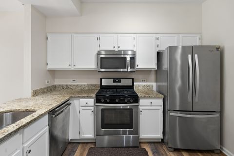 Tiny photo for 303 Glen Leven Court #303, Schaumburg, IL 60194 (MLS # 12637019)
