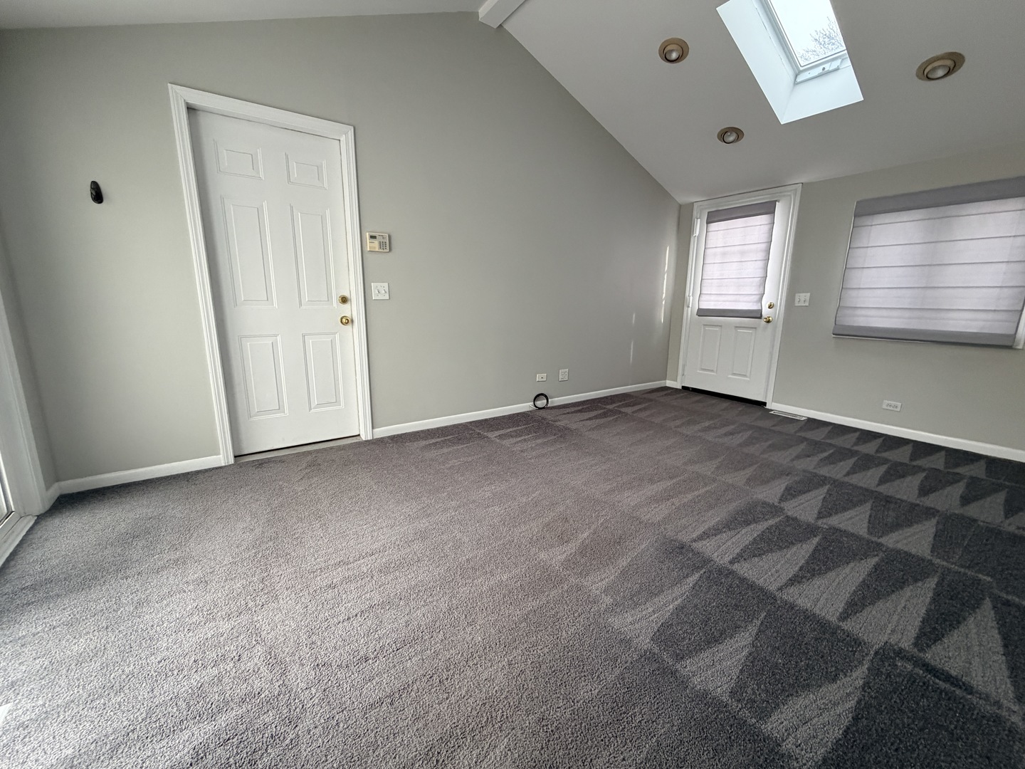 745 S CHESTNUT Avenue