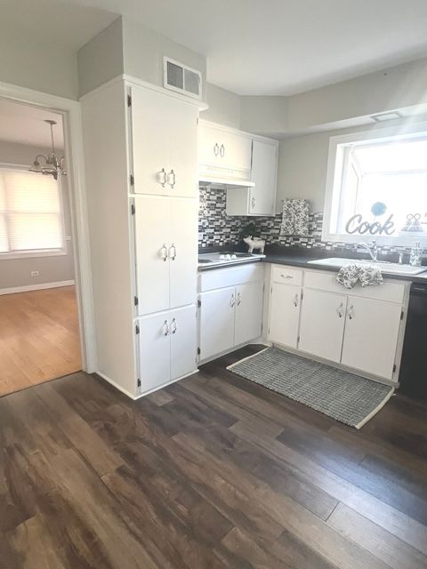 Tiny photo for 745 S CHESTNUT Avenue, Arlington Heights, IL 60005 (MLS # 12519998)