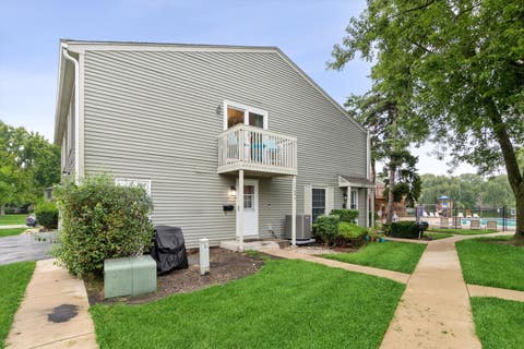 Tiny photo for 1105 Mount Vernon Court #A, Wheaton, IL 60189 (MLS # 12734407)