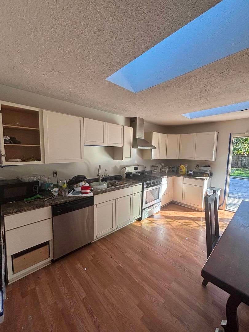 1027 STERLING Drive