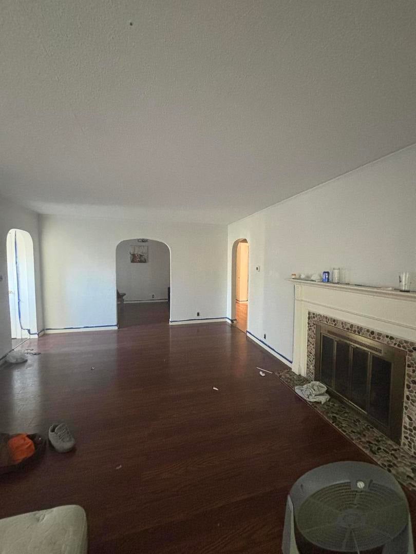 1027 STERLING Drive