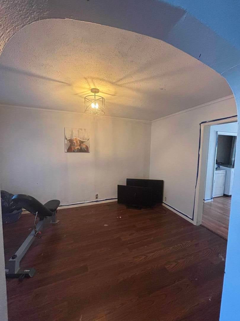 1027 STERLING Drive