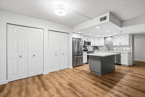 Tiny photo for 13200 W Heiden Circle #2101, Lake Bluff, IL 60044 (MLS # 12794001)