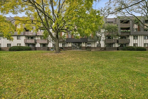 Photo of 13200 W Heiden Circle #2101, Lake Bluff, IL 60044 (MLS # 12794001)