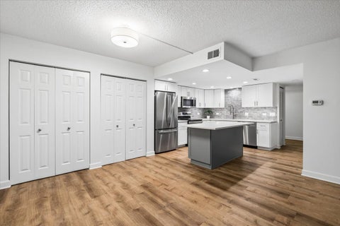 Tiny photo for 13200 W Heiden Circle #2101, Lake Bluff, IL 60044 (MLS # 12794001)