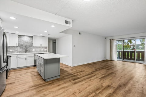 Tiny photo for 13200 W Heiden Circle #2101, Lake Bluff, IL 60044 (MLS # 12794001)