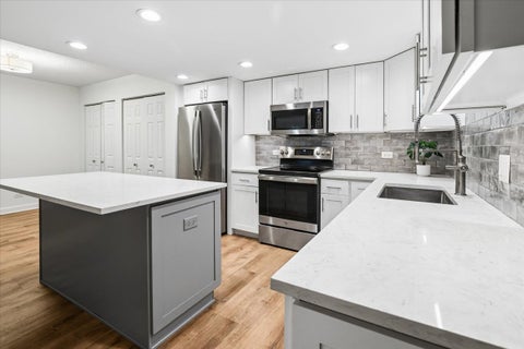 Tiny photo for 13200 W Heiden Circle #2101, Lake Bluff, IL 60044 (MLS # 12794001)