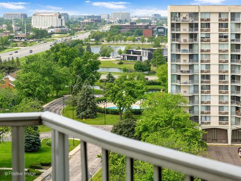 Tiny photo for 40 N Tower Road #12F, Oak Brook, IL 60523 (MLS # 12380674)