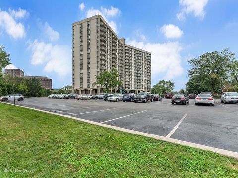 Tiny photo for 40 N Tower Road #12F, Oak Brook, IL 60523 (MLS # 12380674)