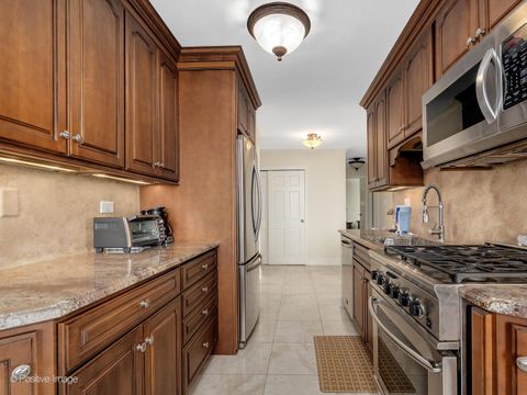 Tiny photo for 40 N Tower Road #12F, Oak Brook, IL 60523 (MLS # 12380674)
