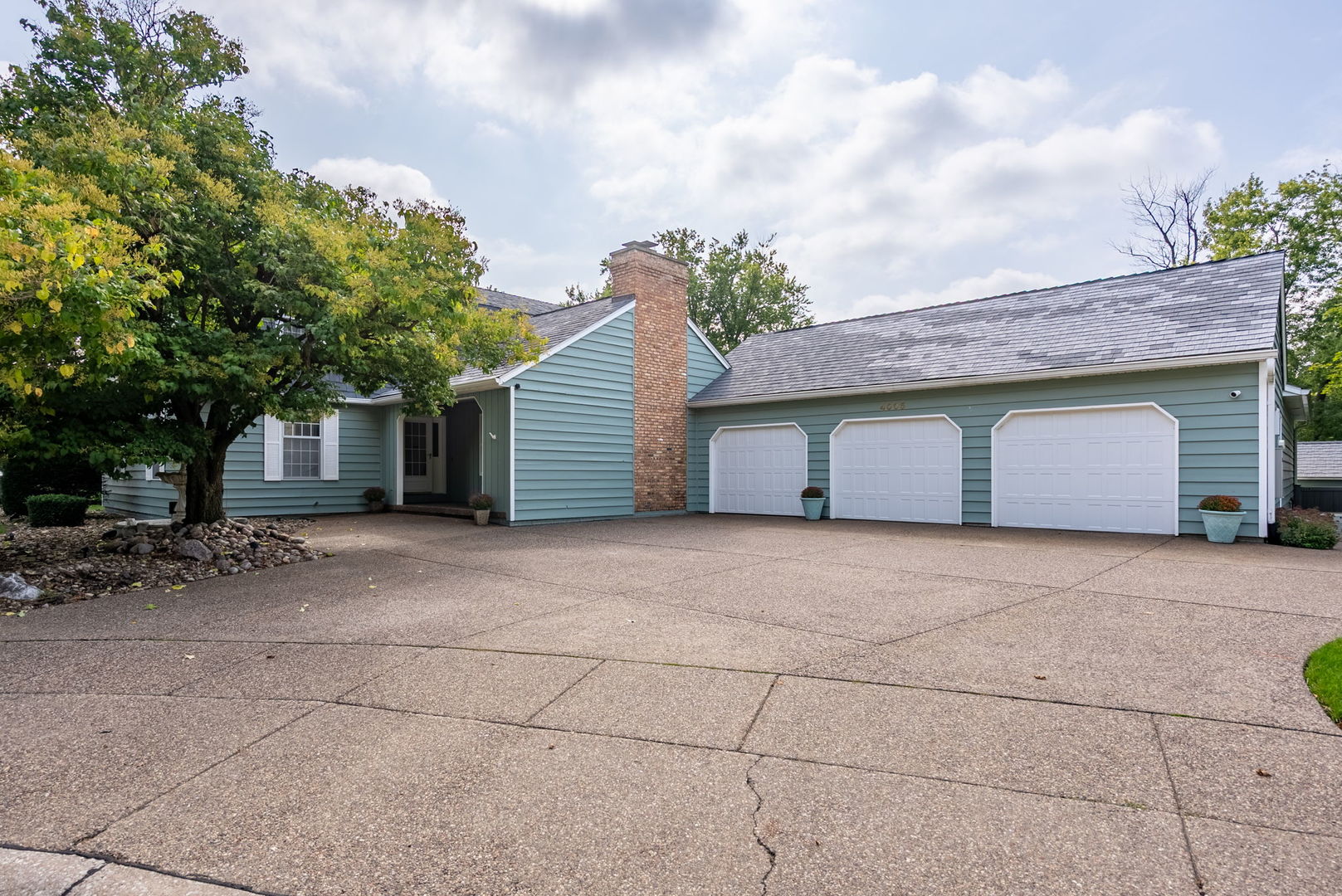 4005 Lakehurst Court
