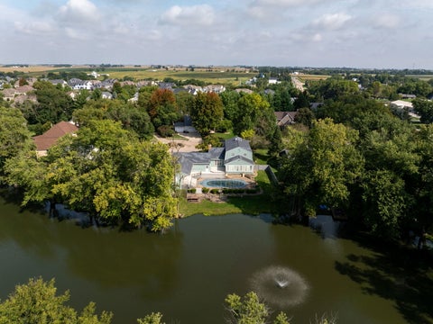 Tiny photo for 4005 Lakehurst Court, Davenport, IA 52807 (MLS # 12763653)