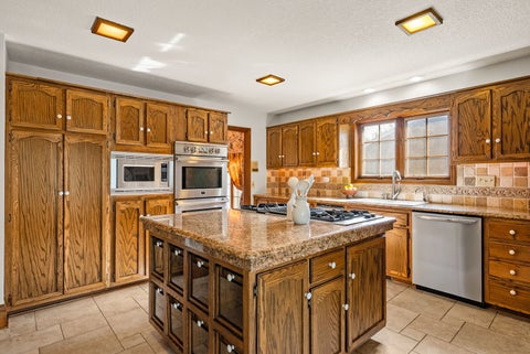 Tiny photo for 4005 Lakehurst Court, Davenport, IA 52807 (MLS # 12763653)