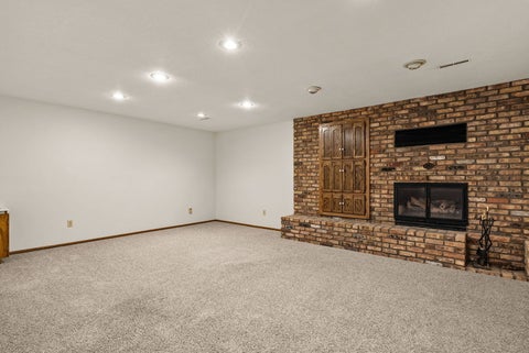 Tiny photo for 4005 Lakehurst Court, Davenport, IA 52807 (MLS # 12763653)