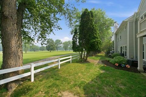 Tiny photo for 150 Inverness Court #2, Elk Grove Village, IL 60007 (MLS # 12764180)