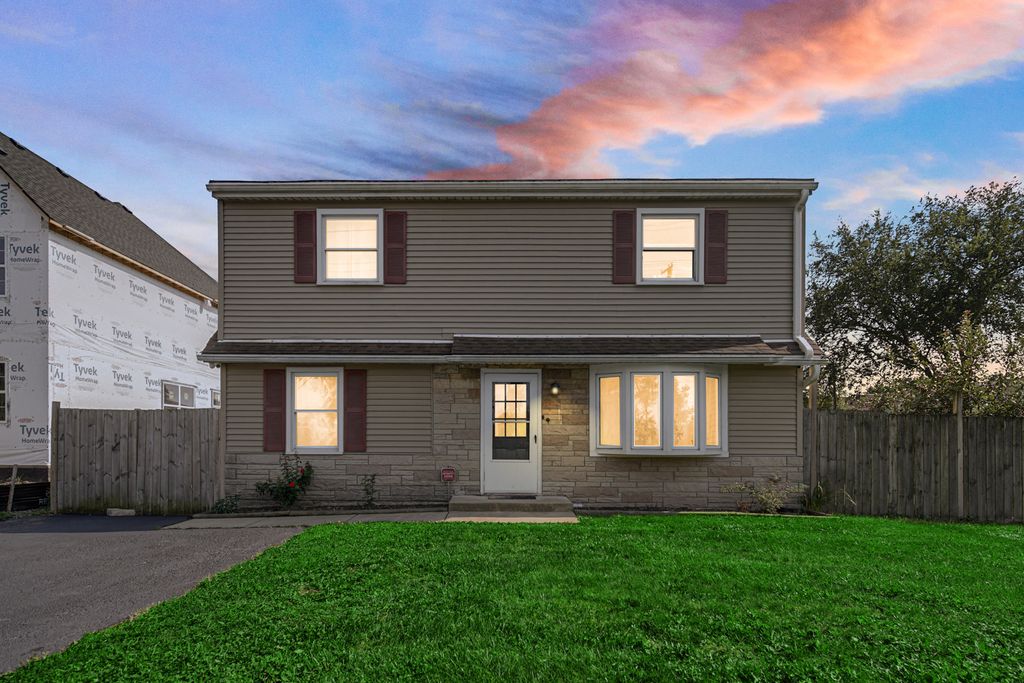 Photo for 25W277 Doris Avenue, Carol Stream, IL 60188 (MLS # 12498920)