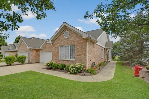 Photo of 5553 Foxwoods Drive, Oak Lawn, IL 60453 (MLS # 12712709)