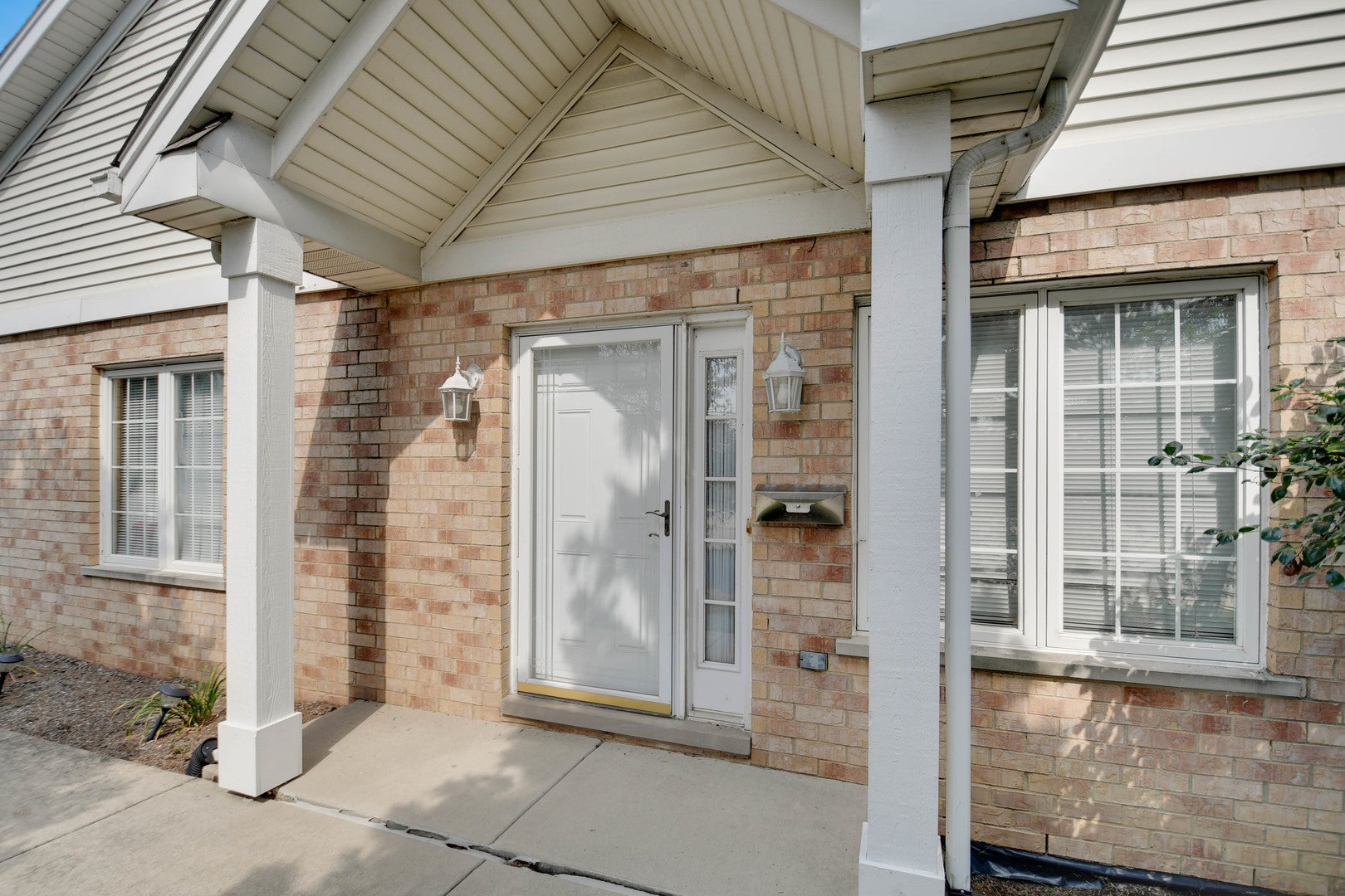 5553 Foxwoods Drive