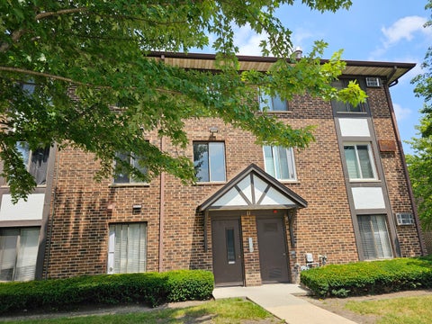 Photo of 11 Crestview Lane #10, Vernon Hills, IL 60061 (MLS # 12710903)