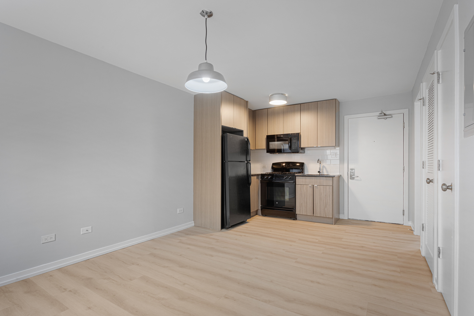 5411 N Winthrop Avenue 217