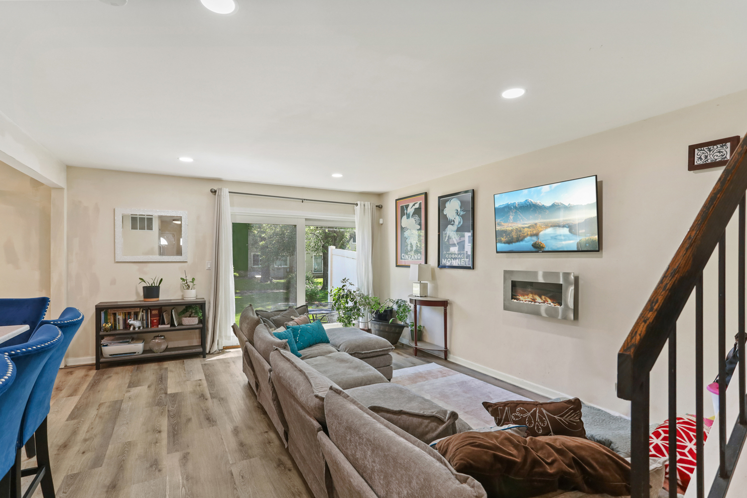 872 Greenbriar Lane