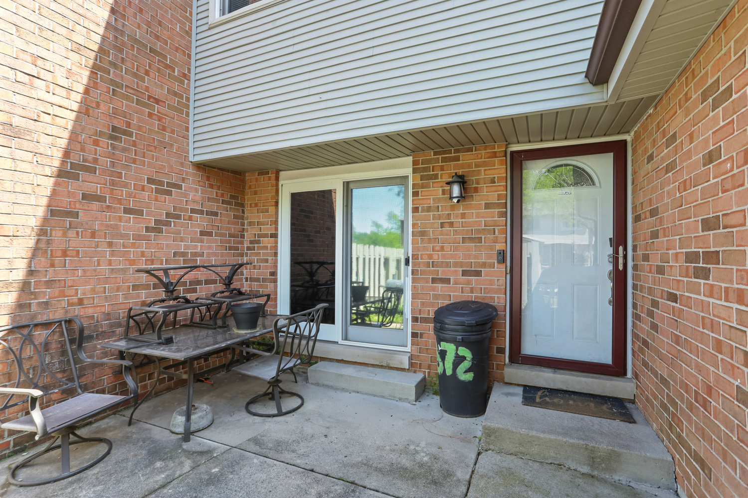 872 Greenbriar Lane
