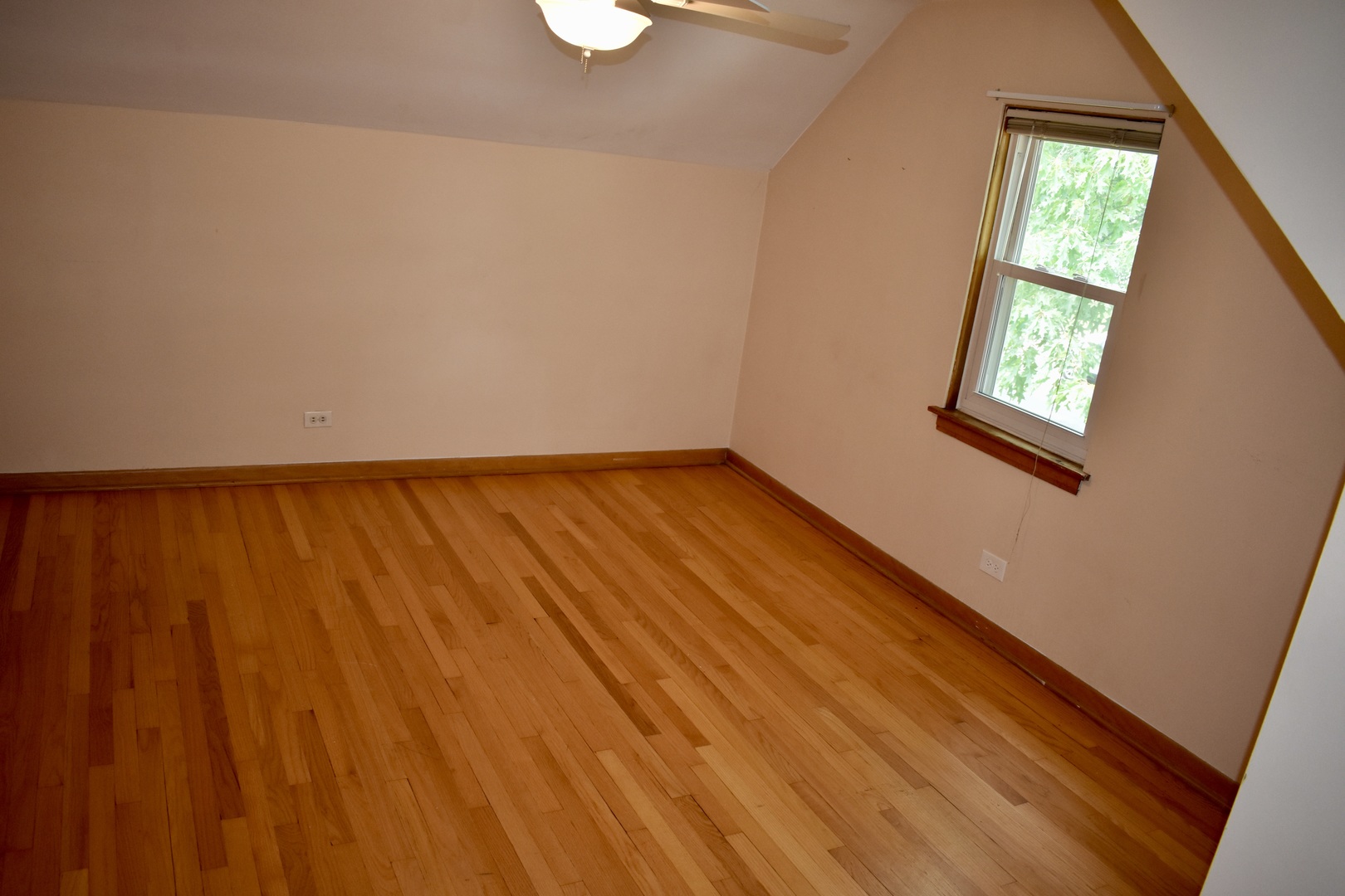 33 N Spring Avenue