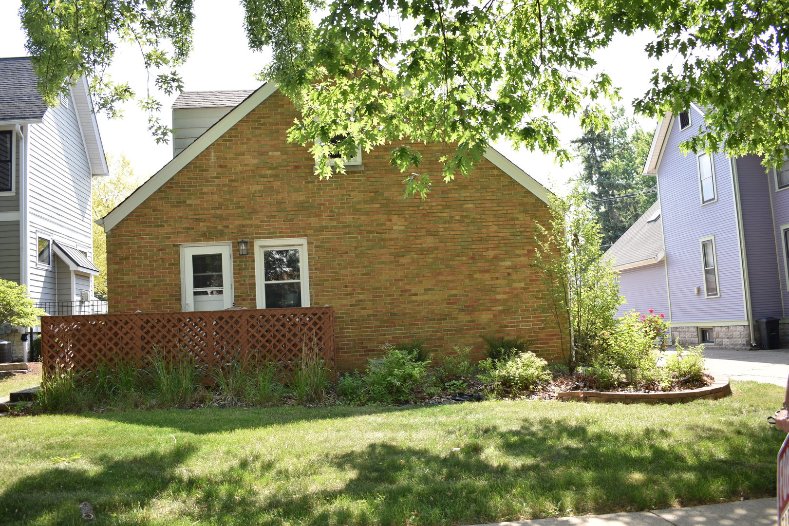 33 N Spring Avenue