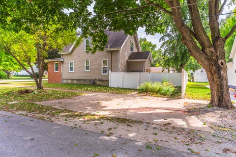 Tiny photo for 921 N Plum Street, Pontiac, IL 61764 (MLS # 12734086)