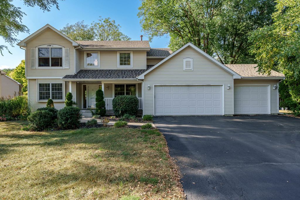 Photo for 10356 Geneva Drive, Roscoe, IL 61073 (MLS # 12486182)