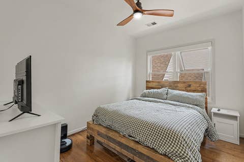 Tiny photo for 1619 W Hollywood Avenue #3, Chicago, IL 60660 (MLS # 12736766)