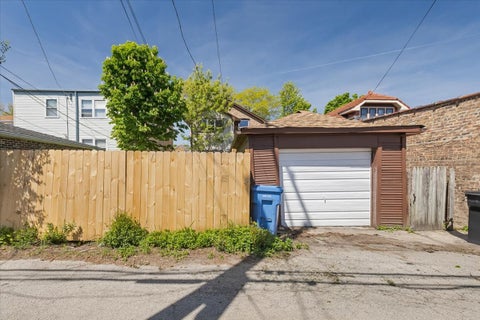 Tiny photo for 6515 N MAPLEWOOD Avenue, Chicago, IL 60645 (MLS # 12763088)