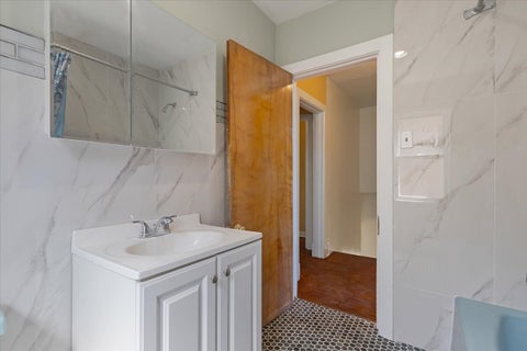 Tiny photo for 6515 N MAPLEWOOD Avenue, Chicago, IL 60645 (MLS # 12763088)