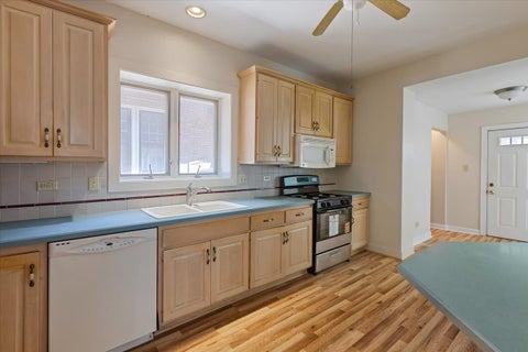 Tiny photo for 6515 N MAPLEWOOD Avenue, Chicago, IL 60645 (MLS # 12763088)