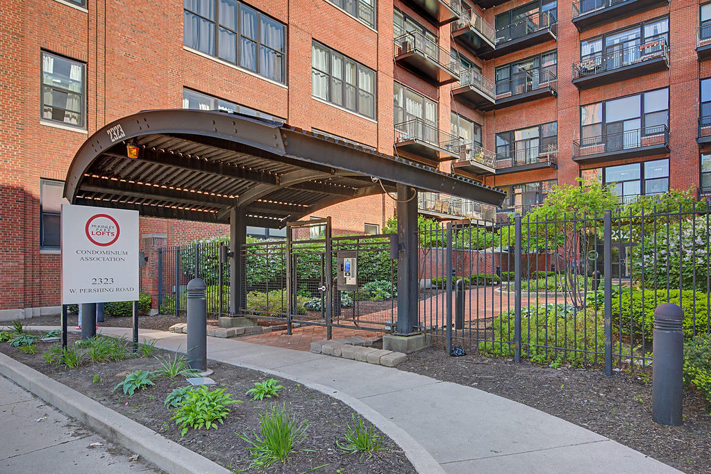 2323 W Pershing Road 519