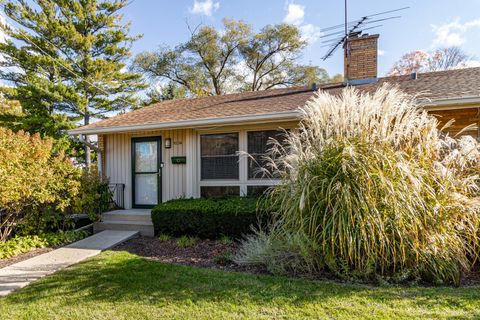 Photo of 922 N Milwaukee Avenue #A, Libertyville, IL 60048 (MLS # 12508527) Photo of 922 N Milwaukee Avenue #A, Libertyville, IL 60048 (MLS # 12508527)