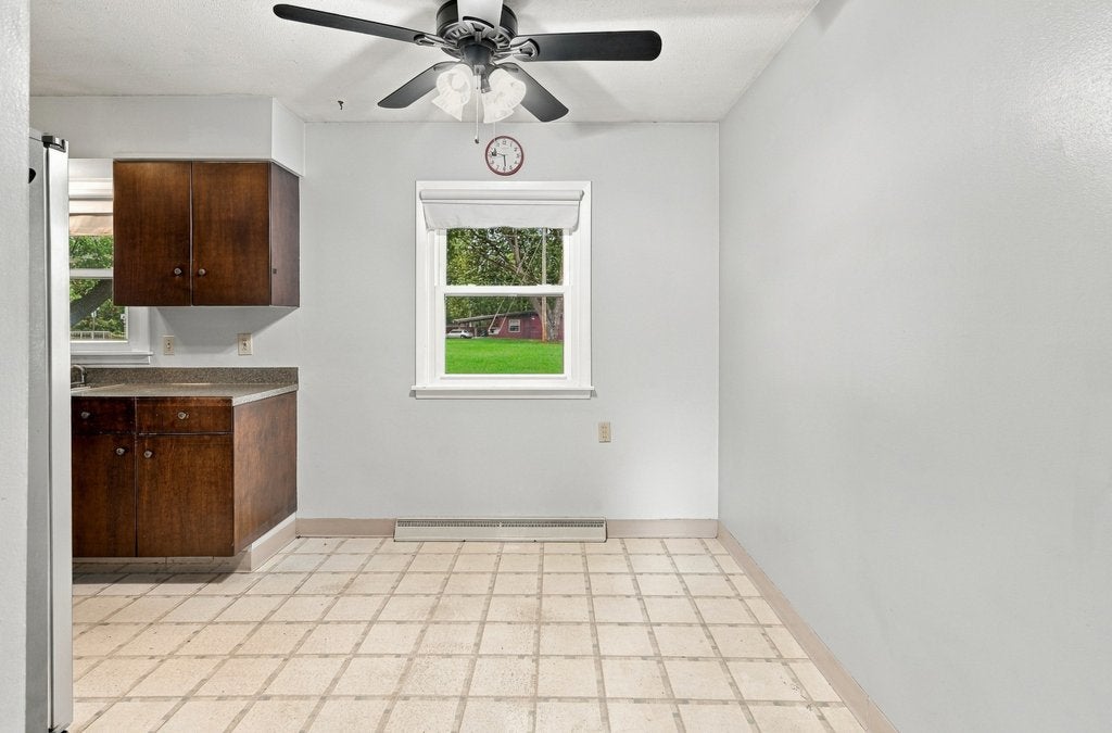 1525 MIDDLE Road