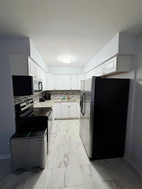 Tiny photo for 425 Wesley Avenue #102, Oak Park, IL 60302 (MLS # 12590215)