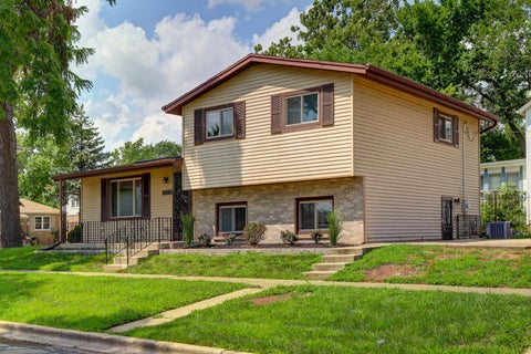 Tiny photo for 2347 S 17th Avenue, Broadview, IL 60155 (MLS # 12747726)