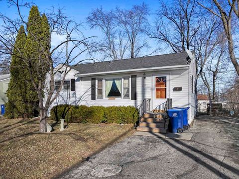 Tiny photo for 2805 N Elmwood Avenue, Waukegan, IL 60087 (MLS # 12570019)