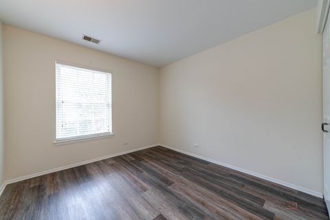 Tiny photo for 520 Palm Court #B, Crystal Lake, IL 60014 (MLS # 12621096)