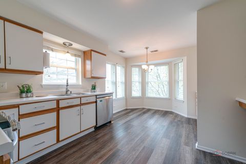 Tiny photo for 520 Palm Court #B, Crystal Lake, IL 60014 (MLS # 12621096)