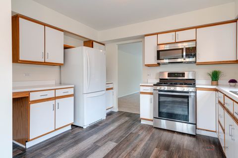 Tiny photo for 520 Palm Court #B, Crystal Lake, IL 60014 (MLS # 12621096)